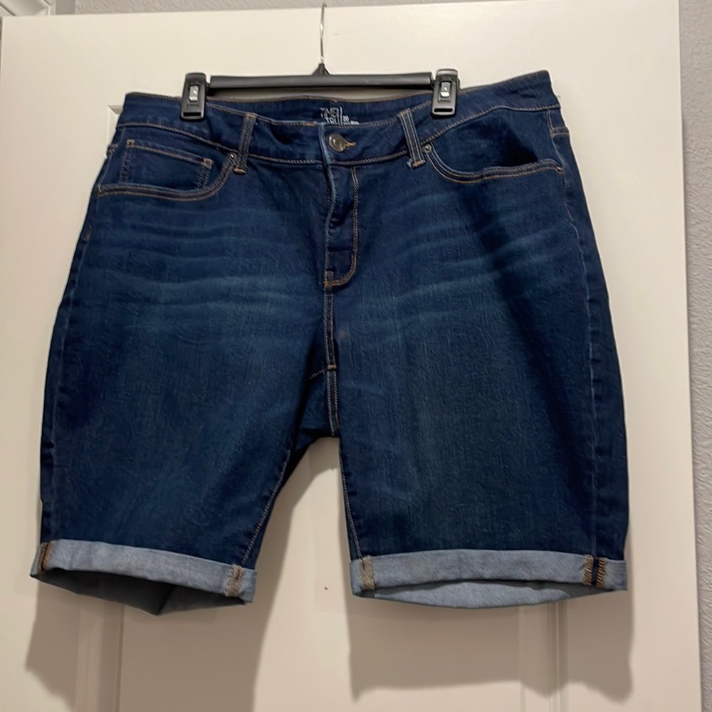 Like new Time and Tru mid-rise shorts 20